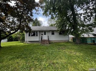 590 Warfield Rd, North Plainfield, NJ 07063