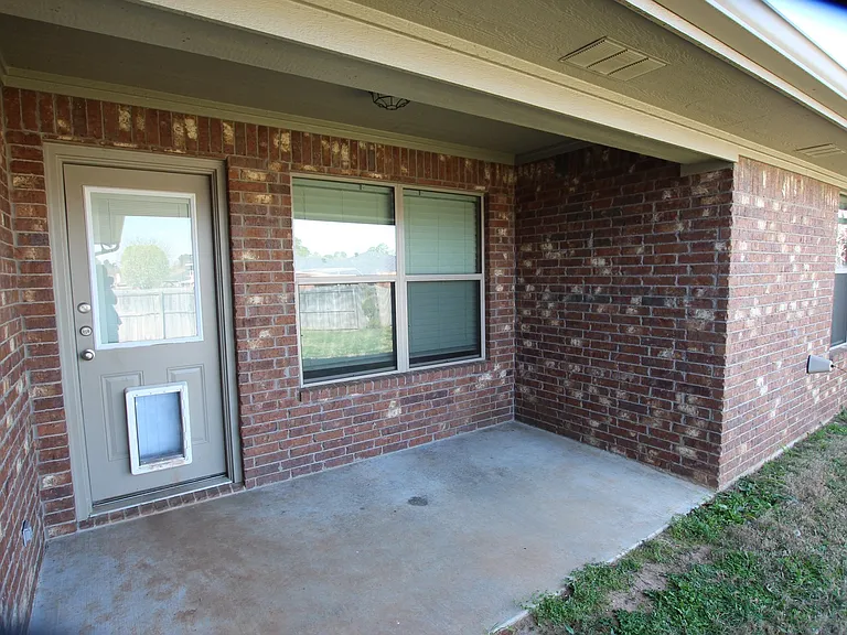 19391 King Ranch Dr — Photo 32