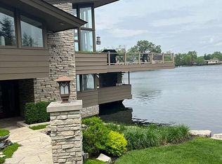 130 N Dee Rd, Park Ridge, IL 60068