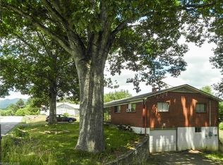 316 Crossroad Hill Rd, Canton, NC 28716