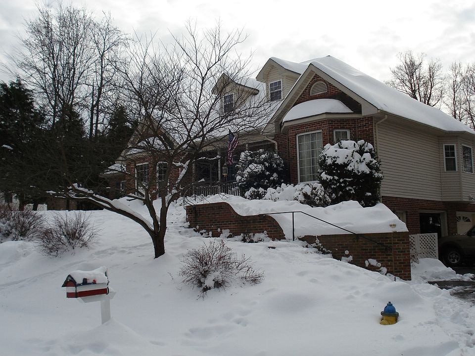 1st image of 150 Hamlin Dr