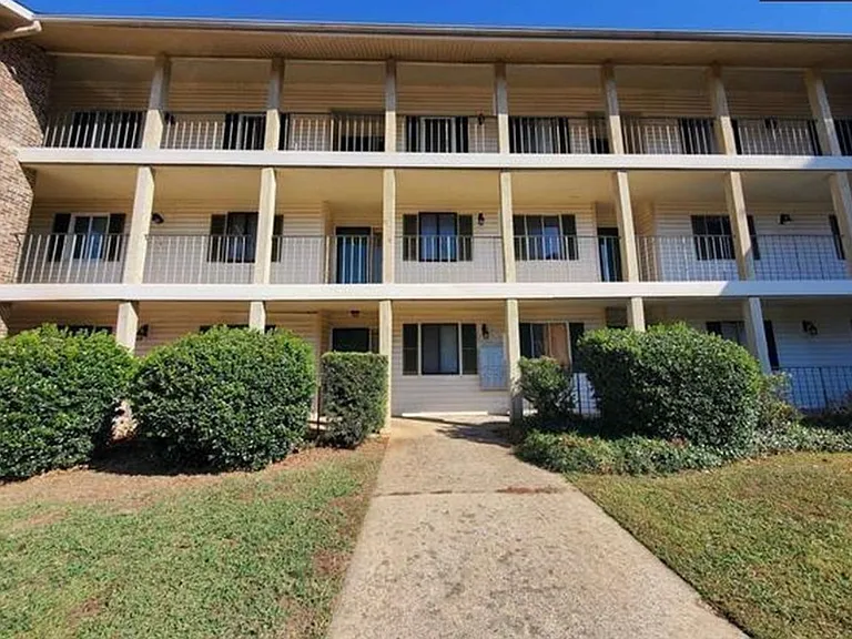 1208 Bush River Rd #H7 — Photo 1