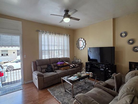 2nd image of 842 Church St