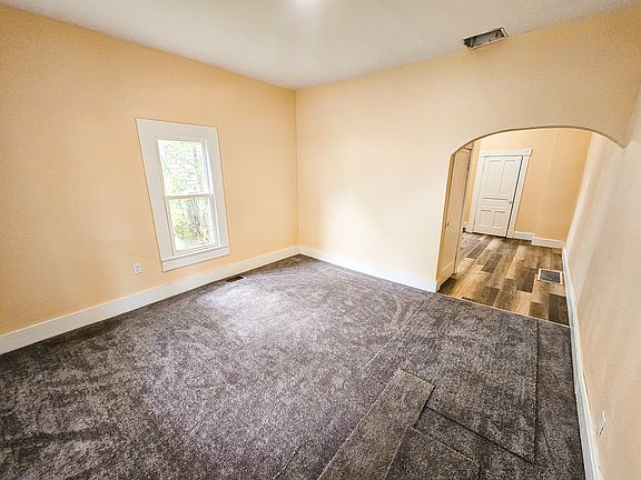 3rd image of 36 N Linwood Ave