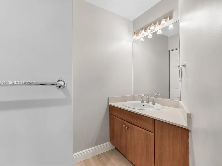 2929 SW 18th Ter — Photo 21