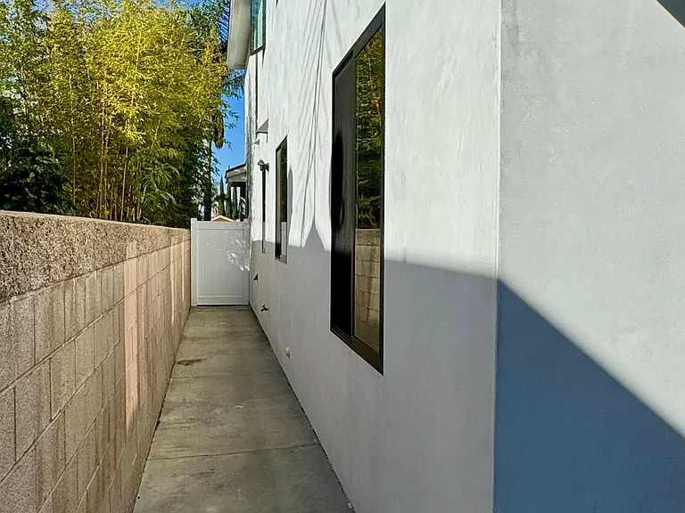 2214 Elden Ave #B — Photo 14