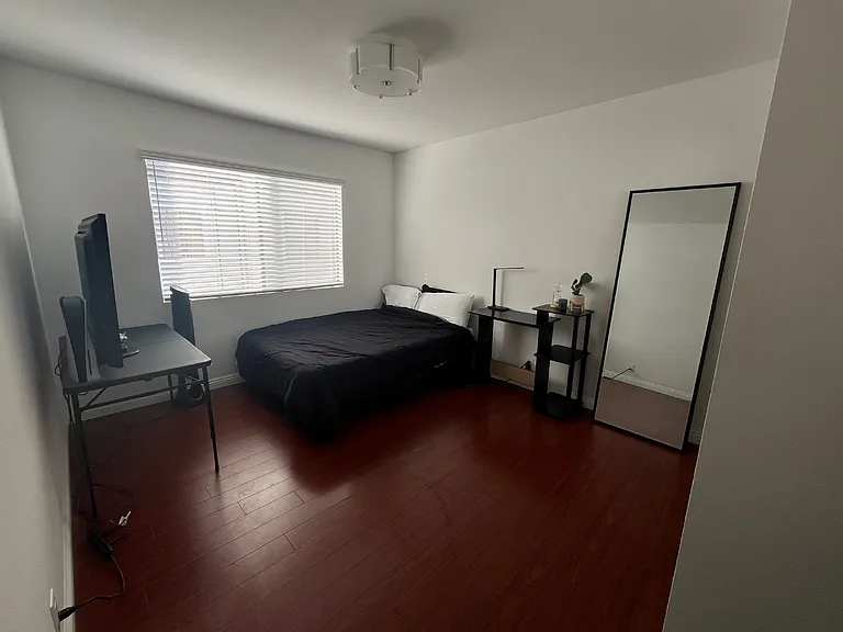 315 S Chandler Ave #B — Photo 2