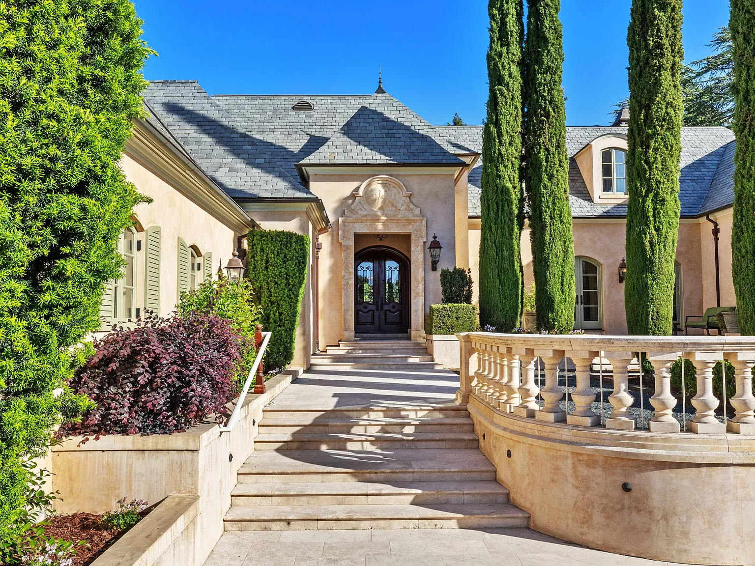 5 bed, 5.5 bath, 8610 sqft, $38,000 — Photo 3