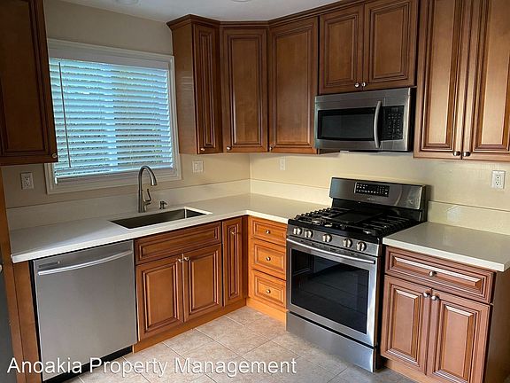 4th image of 937 E Mariposa St APT 6
