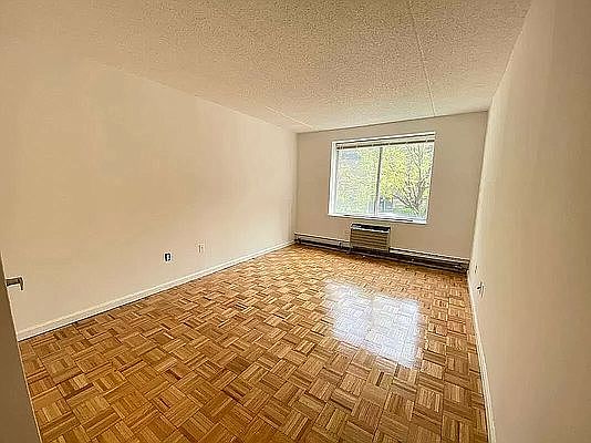 5th image of 142-19 Barclay Ave #2H