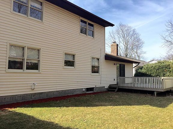 4th image of 9 W Meadow Dr