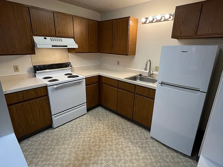 617 W Elm St #3 — Photo 3