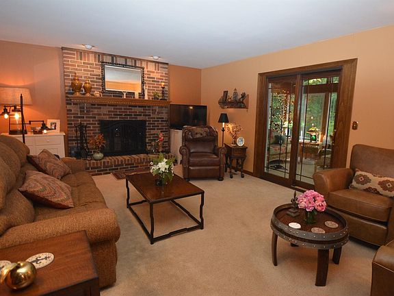 2nd image of 10033 Cliffwood Ct