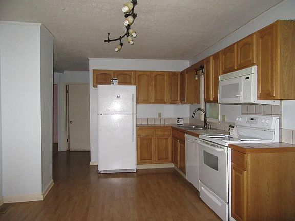 4th image of 3828 Summitt Dr