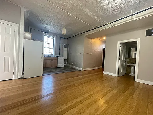 Rented by EXR | media 4