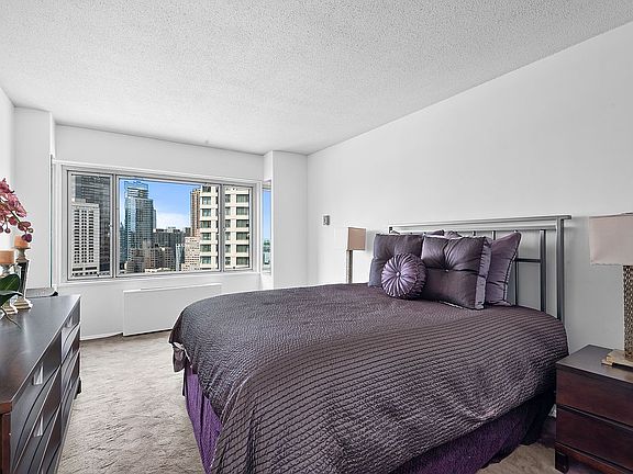 4th image of 20 W 64th St APT 21H