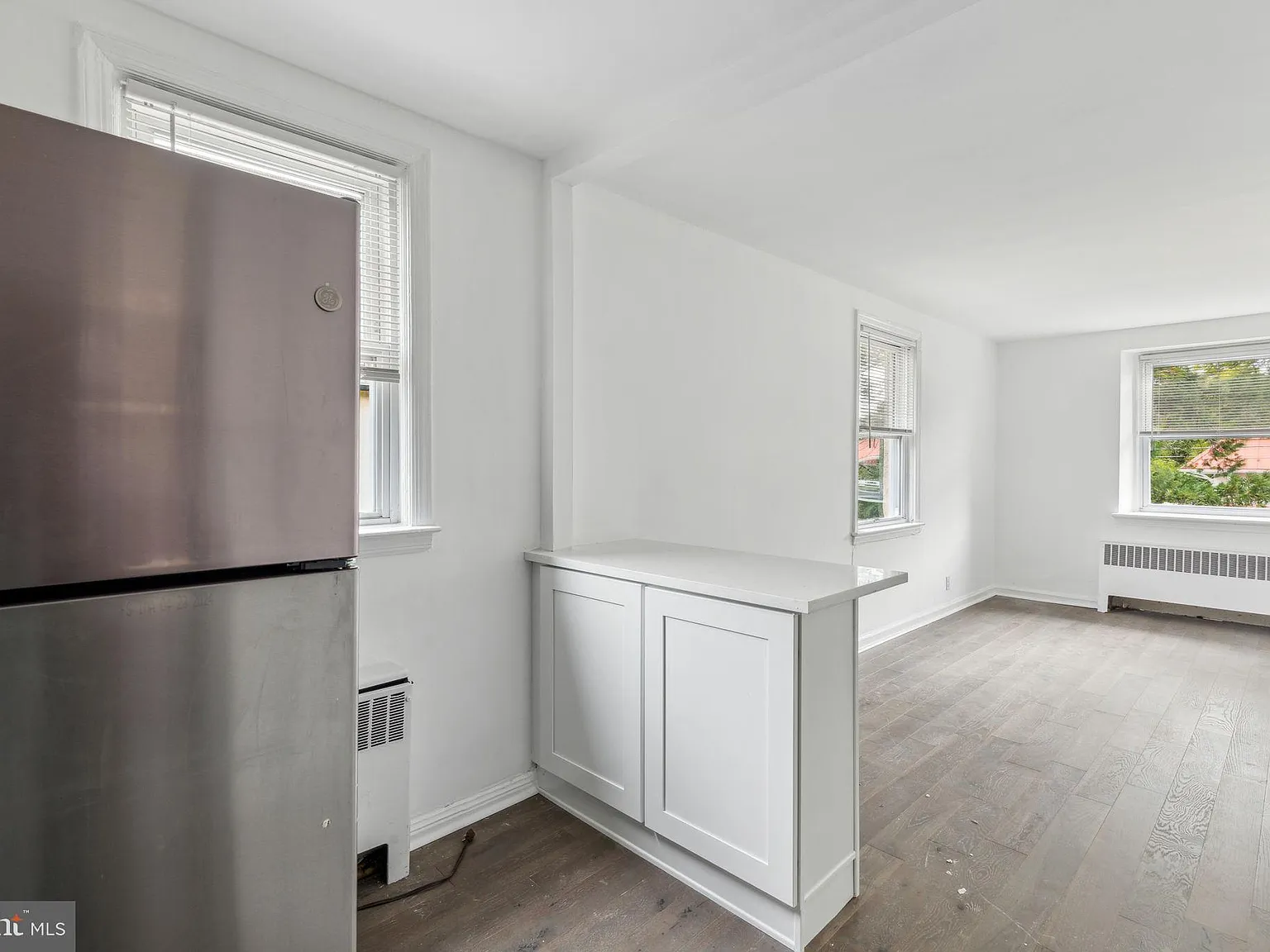 1 bed, 2352 sqft, $1,350 — Photo 3