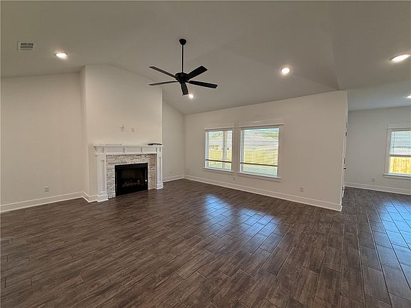 3rd image of 122 N Banner Ave