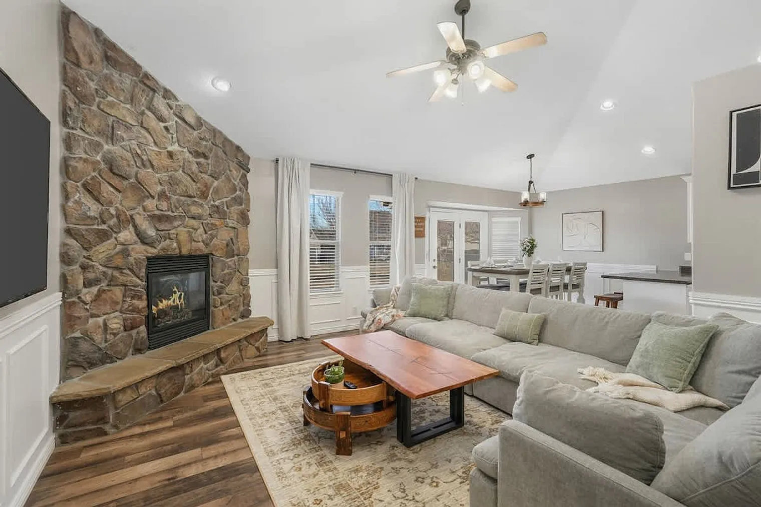 6 bed, 3.0 bath, 3498 sqft, $14,816 — Photo 3