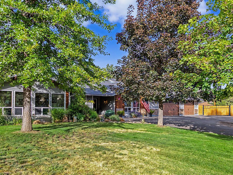 1st image of 3665 Pine Tree Dr