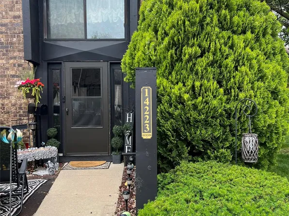 14223 Jackson St, Taylor, MI 48180