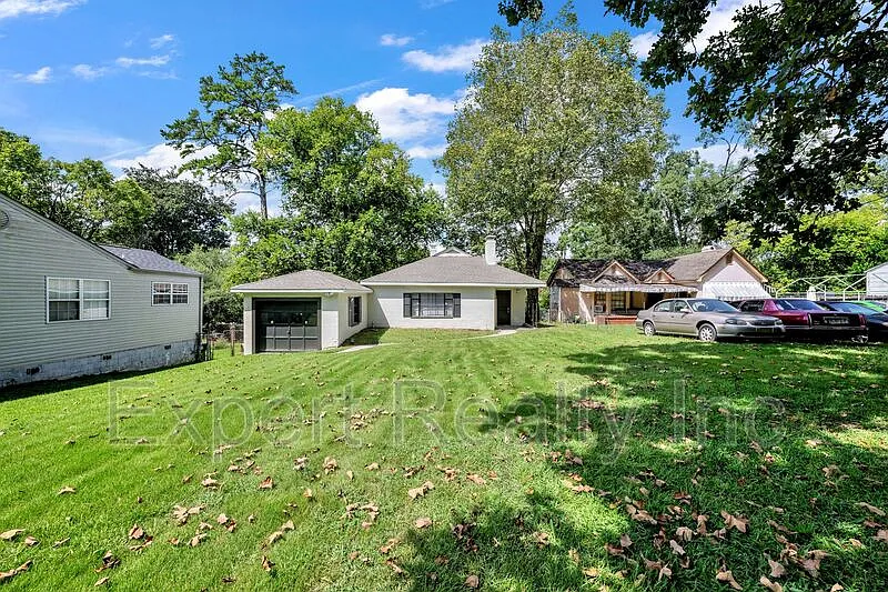 2 bed, 1.0 bath, 1077 sqft, $1,200 — Photo 3
