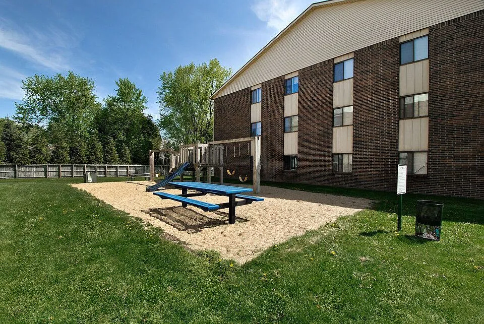 Apple Tree Apartments — Photo 2