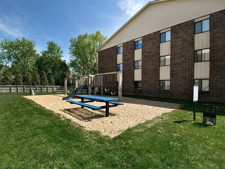 Apple Tree Apartments — Photo 2