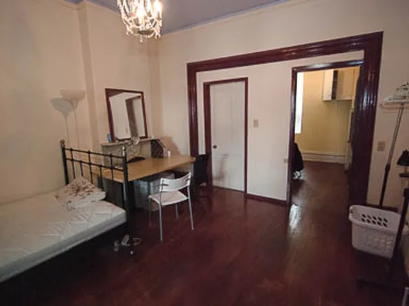 329 Laurier Ave E #3, Ottawa, ON K1N 6P8