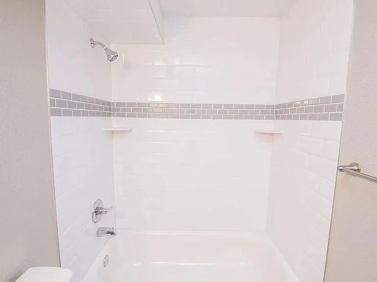 1410 N York St #13 — Photo 18