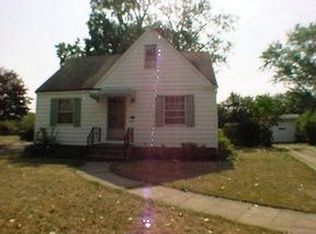 3237 Joslyn Rd, Cleveland, OH 44111