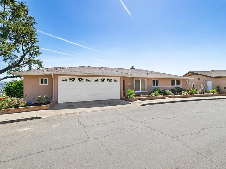 4258 Summit Dr — Photo 4