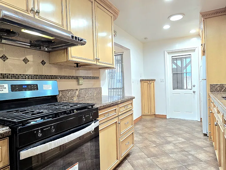 700 E Angeleno Ave — Photo 1