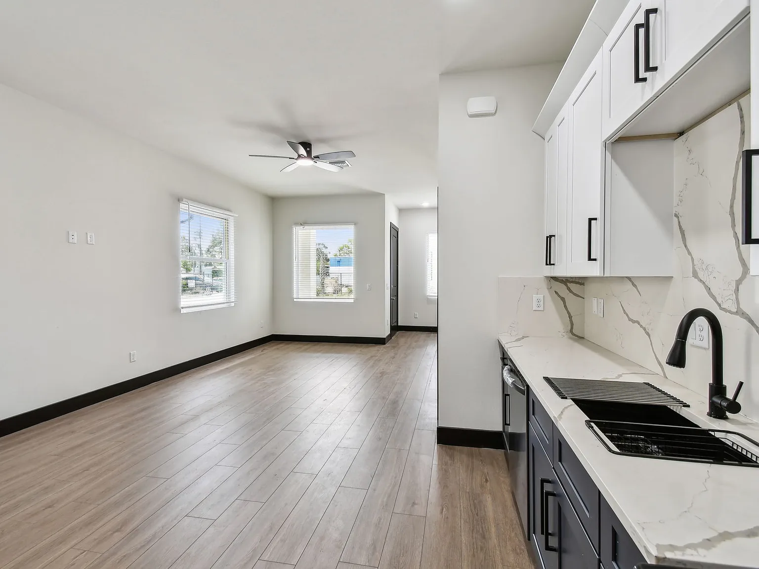 3 bed, 2.5 bath, 1300 sqft, $3,000 — Photo 3