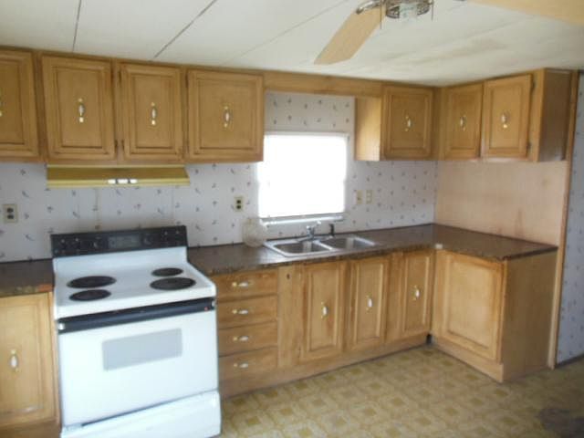 2nd image of 13 Rosewood Ln