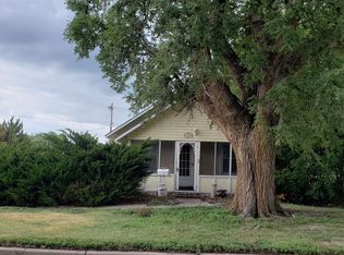 203 Blaine St, Holdrege, NE 68949