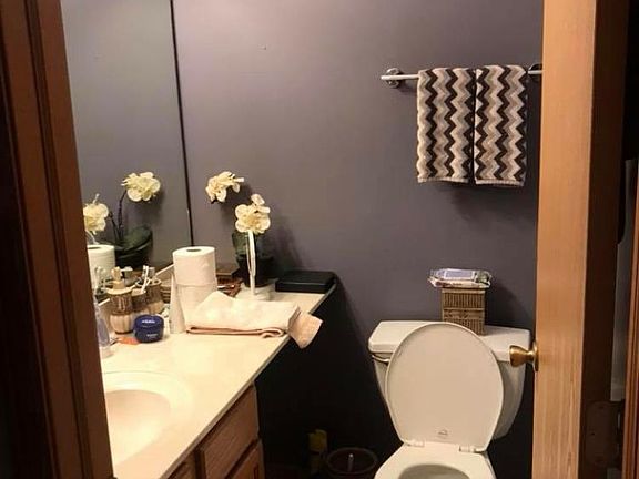 5th image of 960 Yosemite Trl APT A