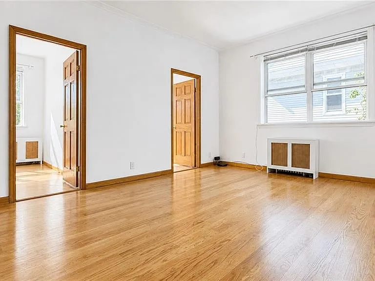 36 Bay 35th St — Photo 2