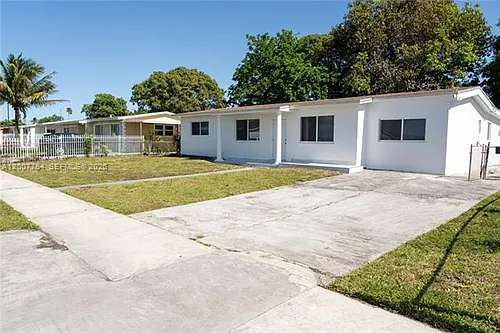 4000 NW 195th St Photo 1