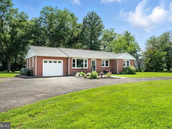 1872 Harbor Dr, Chester, MD 21619