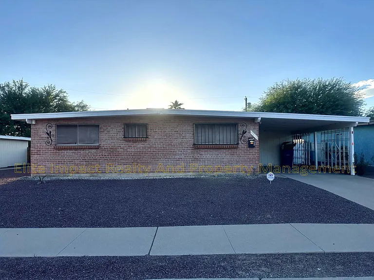 3811 N Reno Ave — Photo 1