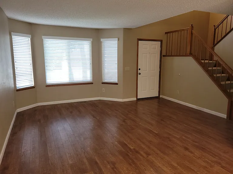 305 Holbrook St — Photo 2