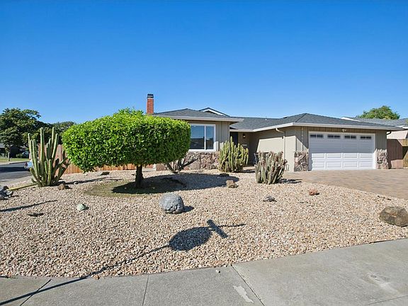 3rd image of 32402 Rutherford Ln