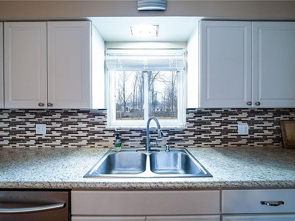 5th image of 28060 Blossom Ln