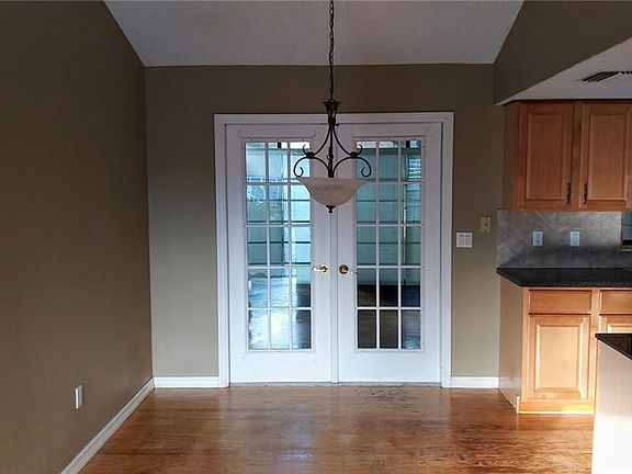 5th image of 1317 Persimmon Dr
