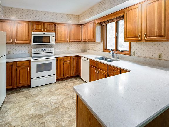 2nd image of 114 Briarwood Cir