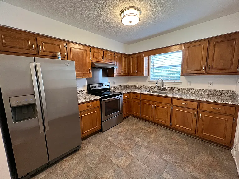 105 Northgate Dr W — Photo 3