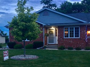 9716 Hart St, Saint John, IN 46373