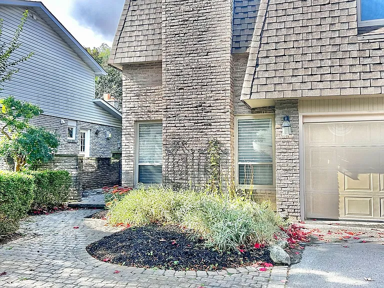 18 Summerfeldt Cres — Photo 2