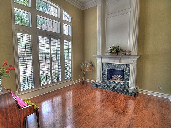 3rd image of 5900 Valleybrook Dr